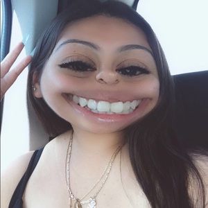 Meet your Posher, Yessica